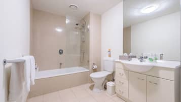 Comfort Apartment, Balcony, City View | Bathroom