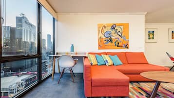 Comfort Apartment, Balcony, City View | Living area