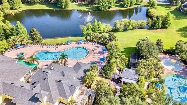 A resort with a large swimming pool, a water park, and a golf course. - Family-Friendly Retreat Near Disney (Davenport)
