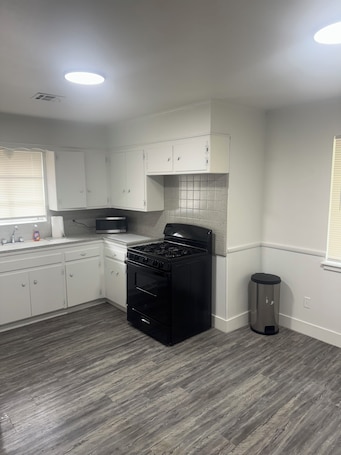 Private kitchen. Awesome 3-bedroom house with AC in Oklahoma City