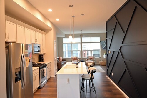 Rooftop Bay Views - Downtown Lakehouse Sleeps 8