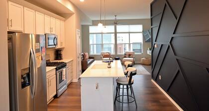 Rooftop Bay Views - Downtown Lakehouse Sleeps 8