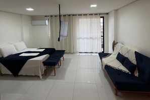Iron/ironing board, WiFi - Fully furnished studio apartment in Maceió with garage, close to the beach and shopping center. (Maceió)