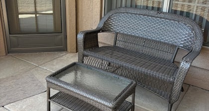 Cozy 1-bedroom condo in Surprise AZ with AC