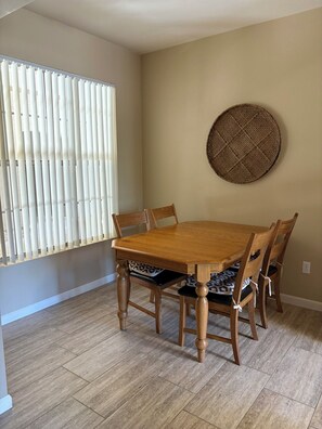 Dining - Cozy 1-bedroom condo in Surprise AZ with AC (Surprise)