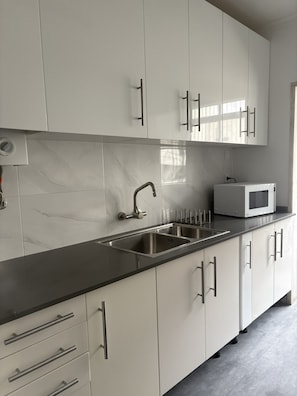 Private kitchen - 1-Bedroom Apartment - Junqueiro, Carcavelos - Near the Beach (Parede)