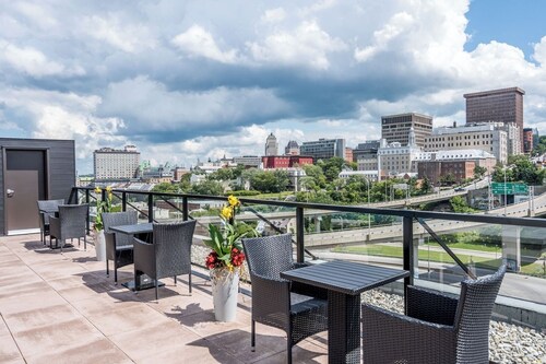 Seventh Sky | Pool and BBQ | View | Office and AC