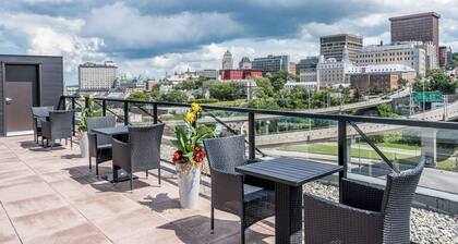 Seventh Sky | Pool and BBQ | View | Office and AC