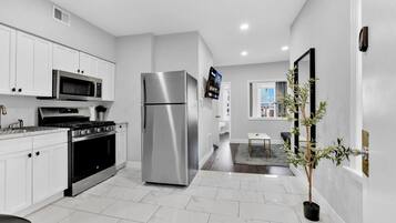 Apartment, 2 Bedrooms | Private kitchen