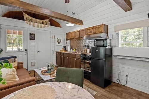 Peaceful Cozy Tiny Home+Fast Wifi+Near TN River+Great Food Spots