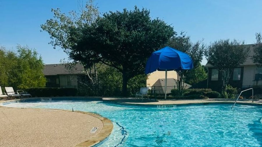 DFW Retreat w Pool 5 Min to Airport Sleeps 6