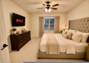 House | 2 bedrooms - DFW Retreat w Pool 5 Min to Airport Sleeps 6 (Irving)