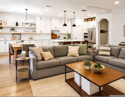 DFW Retreat w Pool 5 Min to Airport Sleeps 6