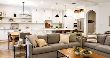 DFW Retreat w Pool 5 Min to Airport Sleeps 6