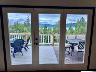 Hayven House, a Tranquil Lake Retreat