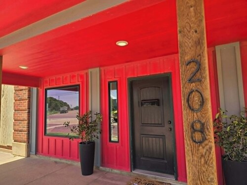Celebrate Together: 5BR Retreat Sleeps 13-Ideal for Big Groups/Wedding Parties
