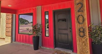 Celebrate Together: 5BR Retreat Sleeps 13-Ideal for Big Groups/Wedding Parties