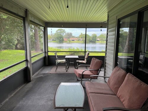 Lakefront 3-bedroom house in Sanford