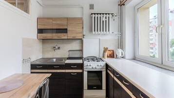 Fridge, oven, stovetop