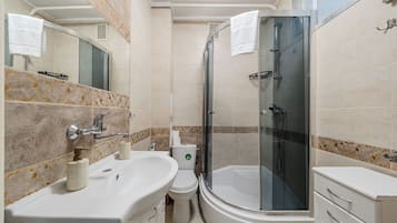 Dusche, Haartrockner, Handtücher