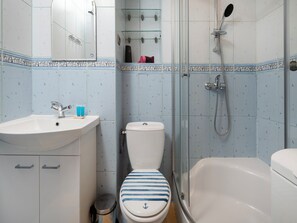 Shower, hair dryer, towels - Atlas Arena Standard Studio (Łódź)