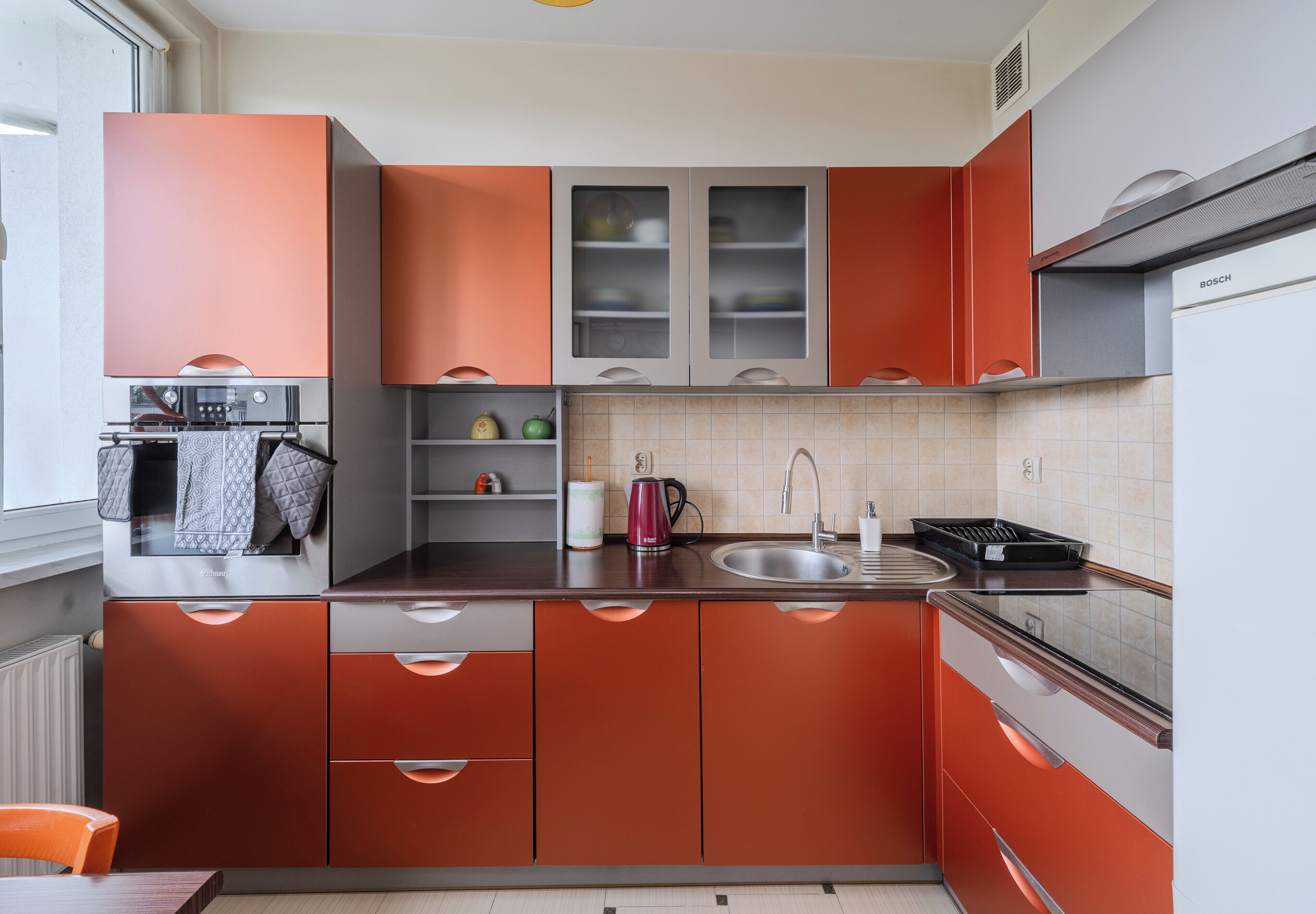 Frigorifero, forno, piano cottura, lavastoviglie