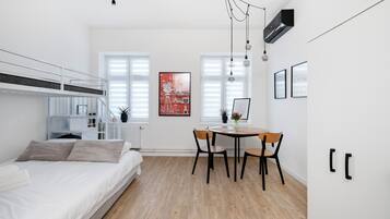 Iron/ironing board, WiFi, bed sheets
