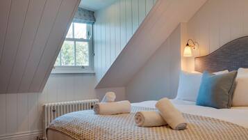 1 bedroom, iron/ironing board, WiFi (free), bed sheets