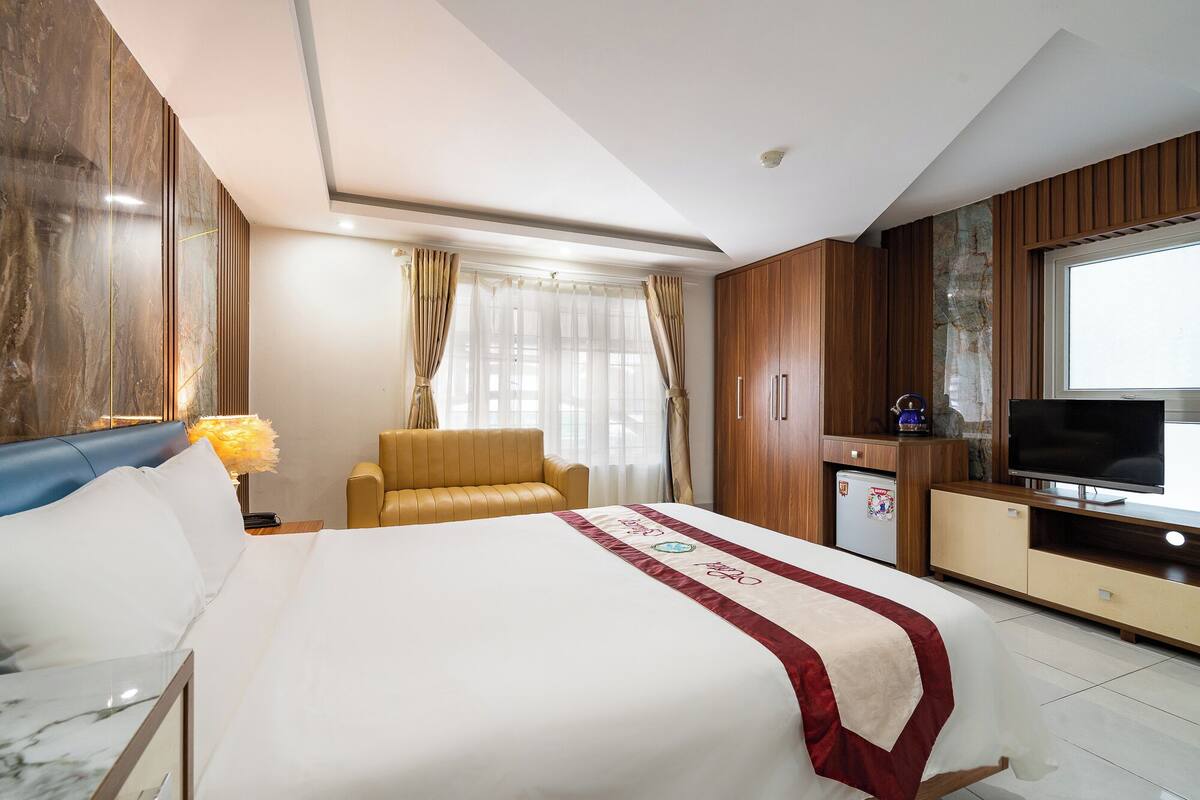 Phòng đôi Deluxe, quang cảnh thành phố | Bàn, truy cập Internet không dây miễn phí 