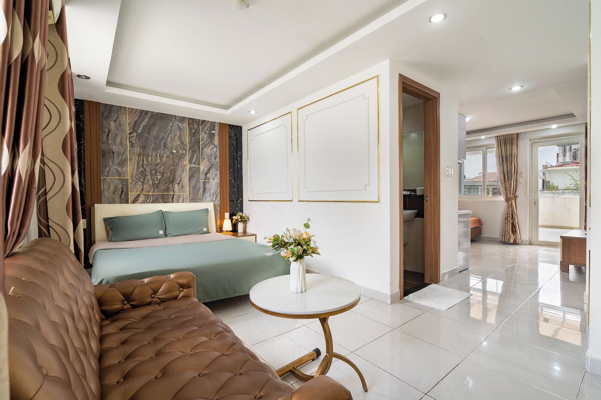 Suite Junior, vista città | Una scrivania, Wi-Fi gratuito