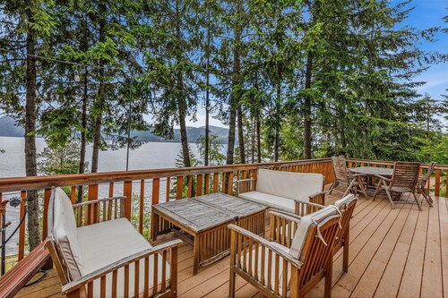 Pend Oreille Escape | Hot Tub, Game Room & Views