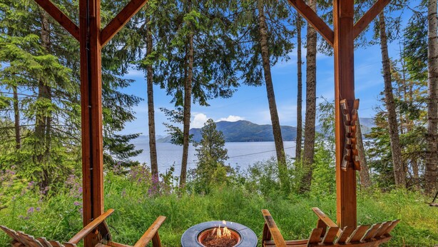 Unclassified image, 1 of 77, button - Lake Pend Oreille Escape HotTub, GameRoom & Views (Sagle)