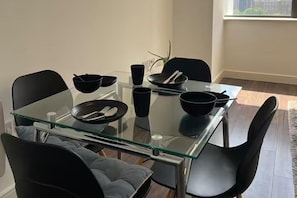 Dining - Central 1-Bed Apt, Sleeps 3 with City Views (Birmingham)