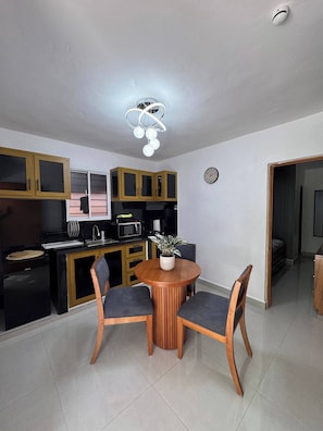 Departamento, 1 habitación, para fumadores, balcón | Comedor
