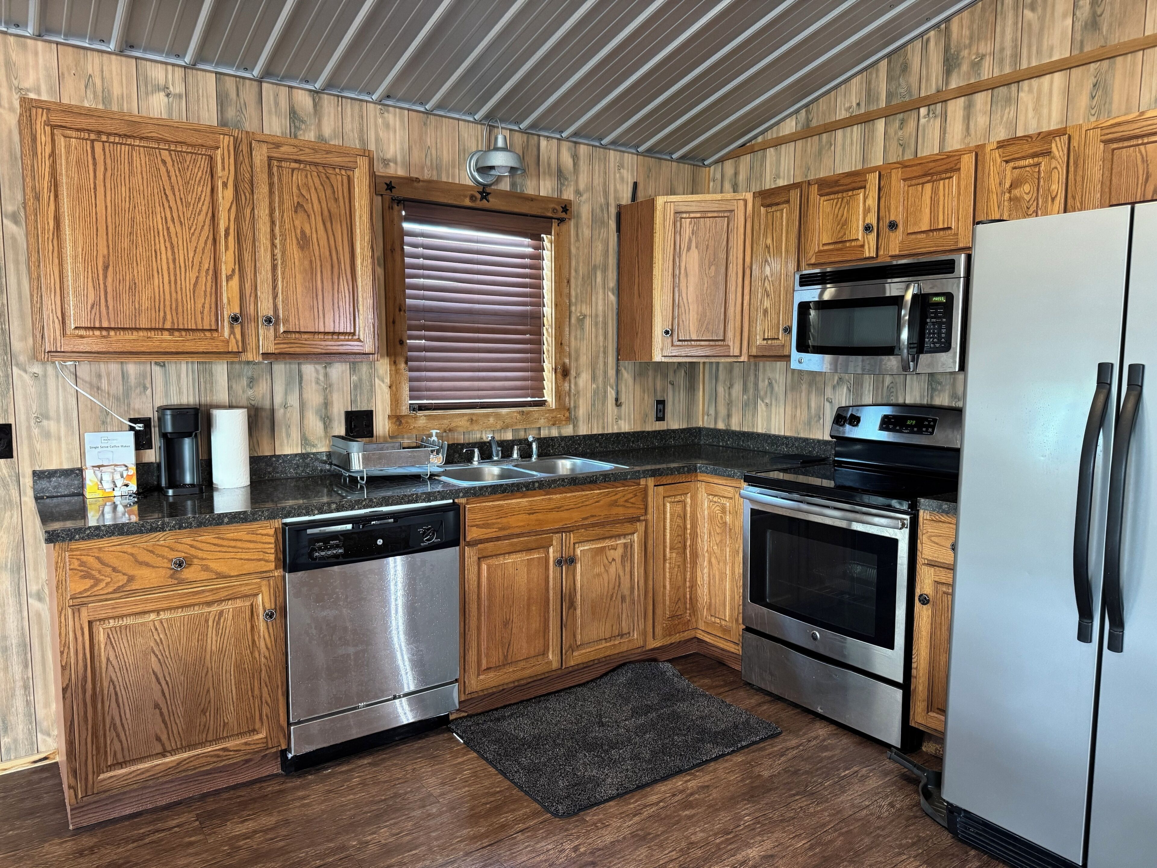 Coffee/tea maker, fridge, microwave, oven