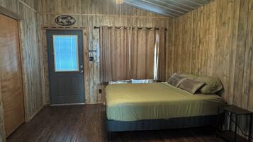 1 bedroom, WiFi (free), bed sheets