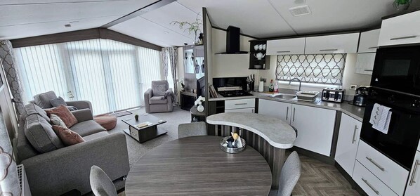 Living area - Cabin Sleeps 4 with Parking (Morpeth)