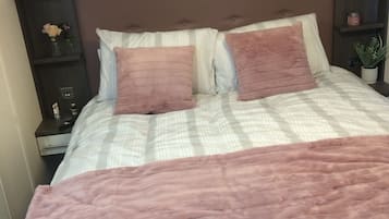 2 bedrooms, iron/ironing board, bed sheets