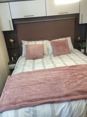Room - Cabin Sleeps 4 with Parking (Morpeth)