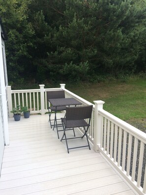 Outdoor dining - Cabin Sleeps 4 with Parking (Morpeth)