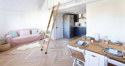 House - Sleeps 12 - Parking - Garden