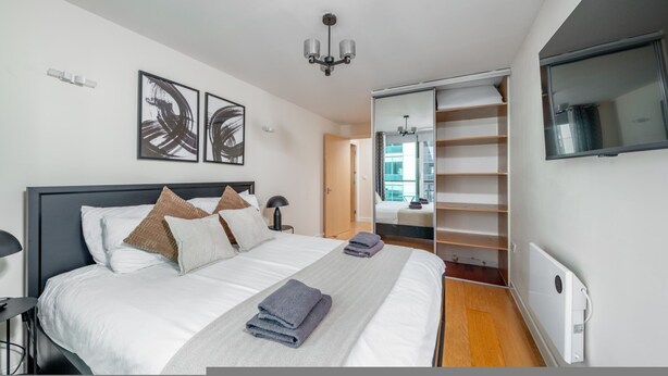 House - Riverside 1-bed Apt w Balcony in Vauxhall Zone 1 (London)