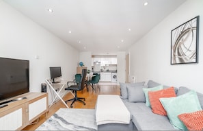 Unclassified image, 5 of 28, button - Riverside 1-bed Apt w Balcony in Vauxhall Zone 1 (London)