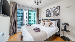 House - Riverside 1-bed Apt w Balcony in Vauxhall Zone 1 (London)