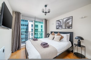 Unclassified image, 3 of 28, button - Riverside 1-bed Apt w Balcony in Vauxhall Zone 1 (London)