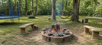 Brown's Lake House, Family-Friendly 2 Bedroom Retreat Near Lake Wappapello