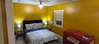 Brown's Lake House, Family-Friendly 2 Bedroom Retreat Near Lake Wappapello