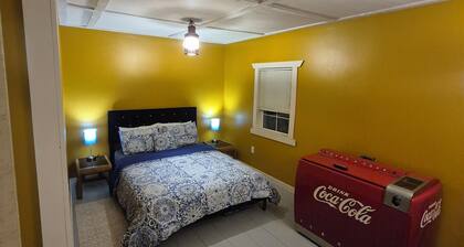 Brown's Lake House, Family-Friendly 2 Bedroom Retreat Near Lake Wappapello