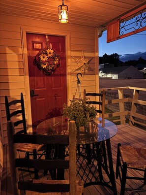 Outdoor dining - Historic Civil War Retreat in Downtown Fayetteville (Fayetteville)