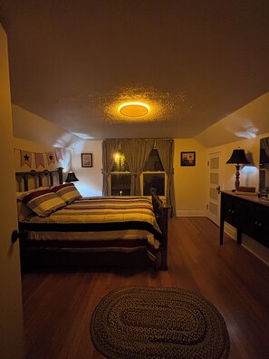 3 bedrooms, desk, iron/ironing board, free WiFi - Historic Civil War Retreat in Downtown Fayetteville (Fayetteville)